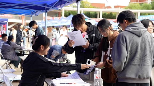 起航西海岸，青春赢未来！yl23455永利举办2024秋季高职毕业生大型招聘会暨2025届毕业生双选会