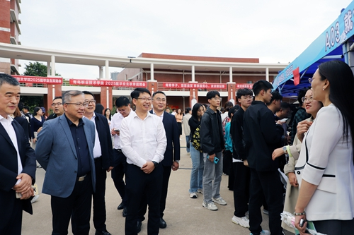 起航西海岸，青春赢未来！yl23455永利举办2024秋季高职毕业生大型招聘会暨2025届毕业生双选会